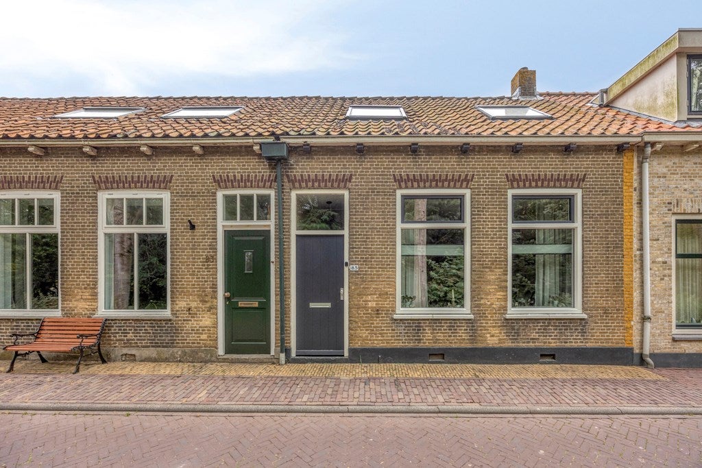 Huis Oostdijk 85 in Middelharnis