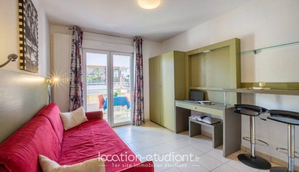 Room Rue Des Trois Moulins in Antibes