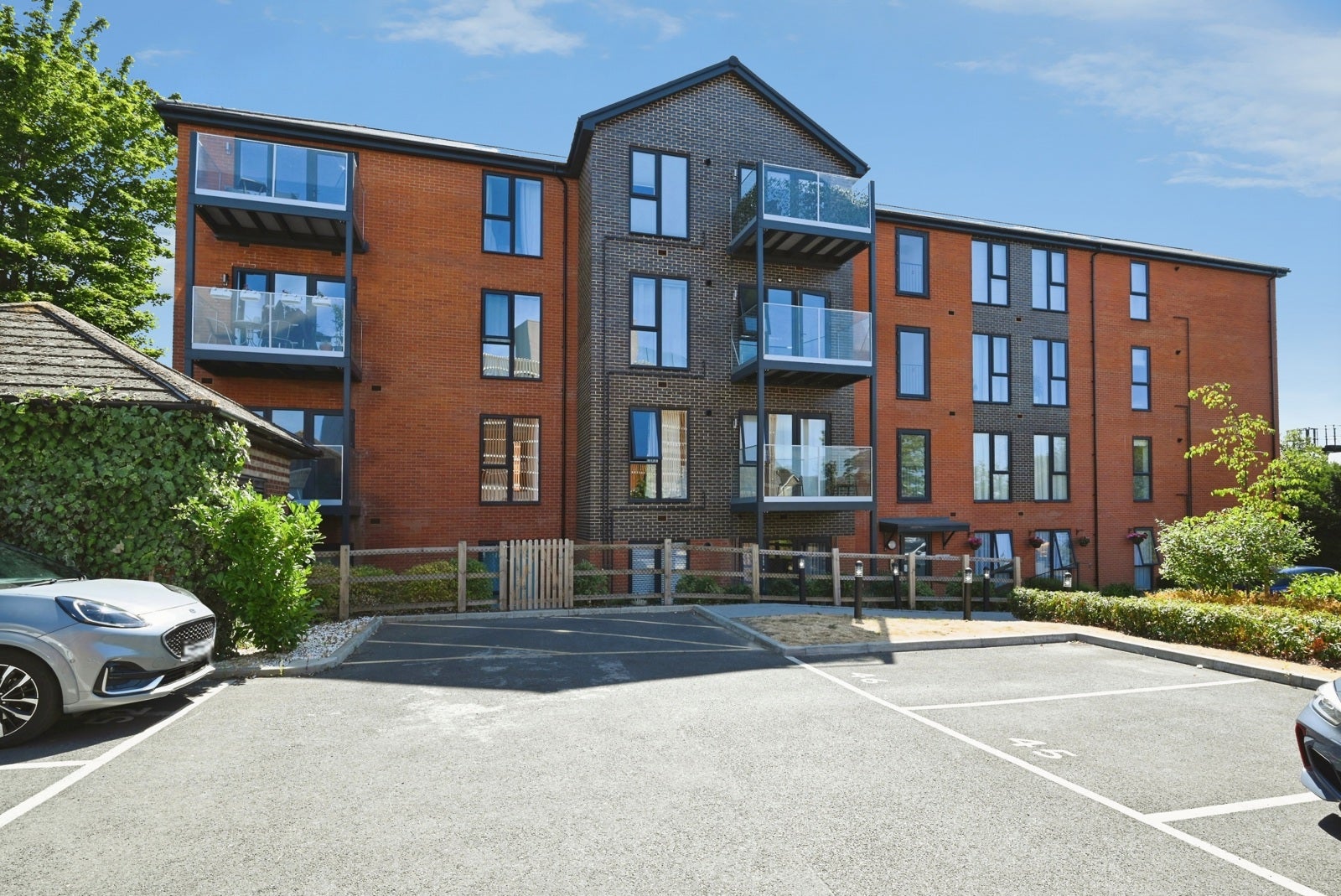 Flat Wellington Road in Wokingham
