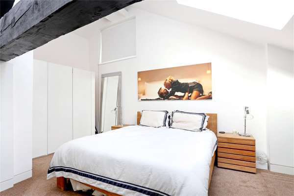 Flat Jardine Road in Greater London