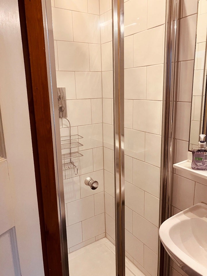 Room Chase Way in Greater London