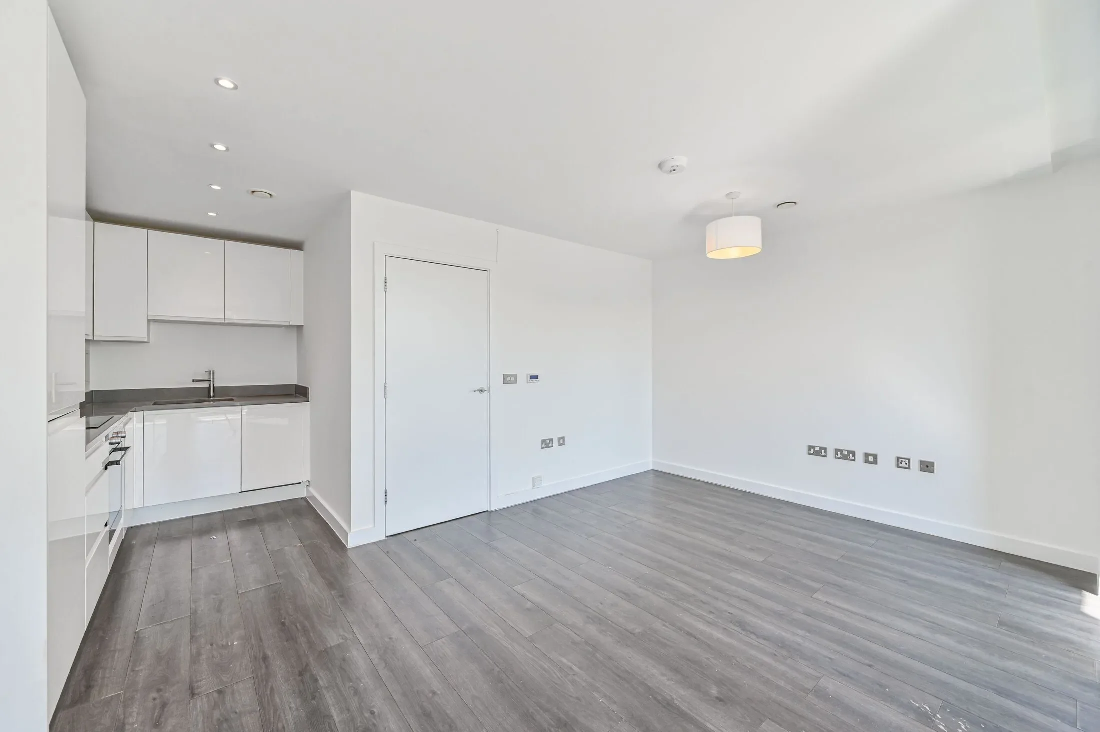 Flat Childeric Road in Greater London