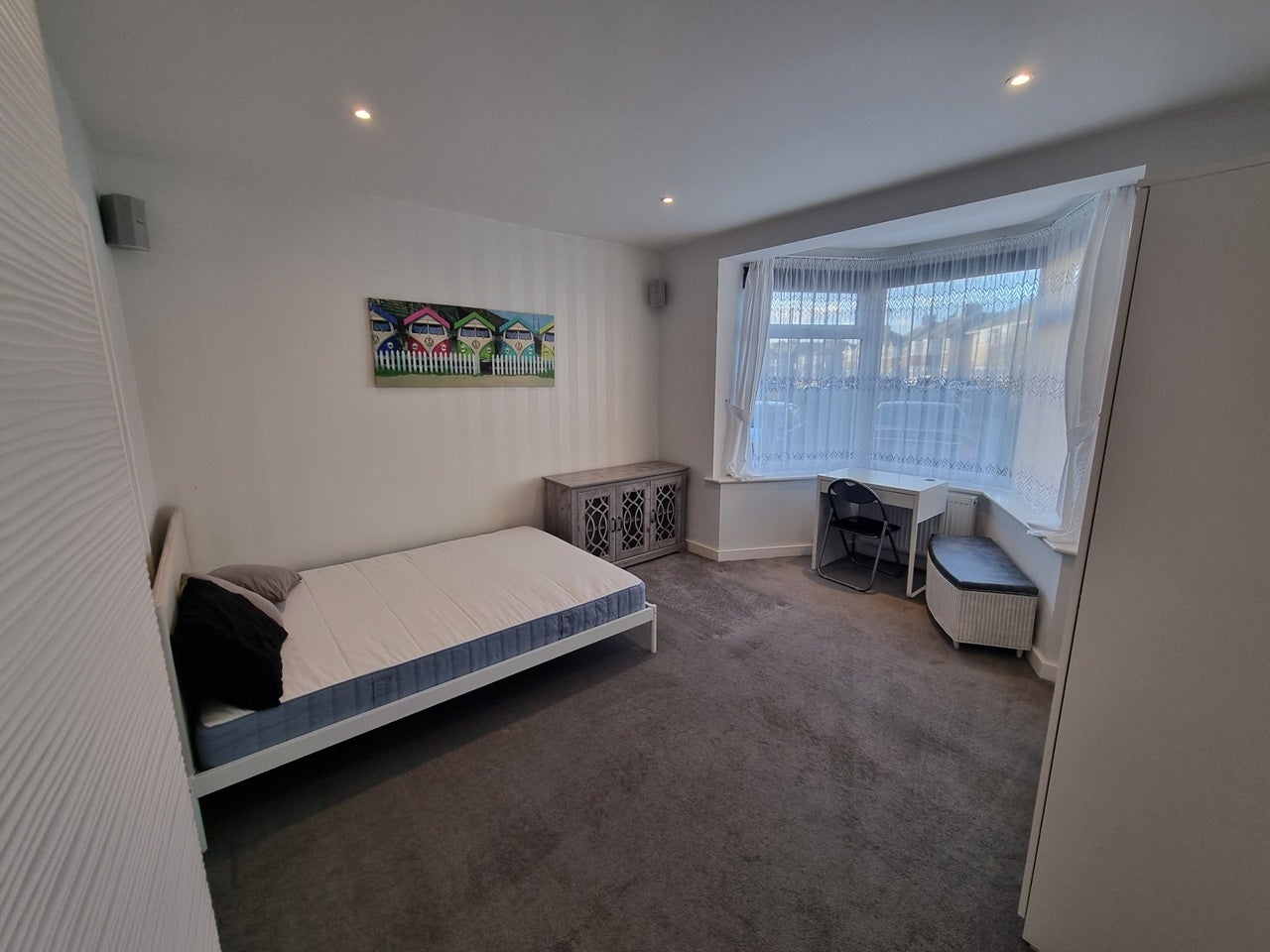 Room Cotswold Close in Greater London