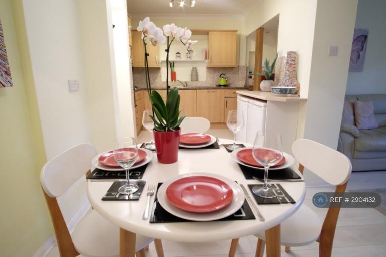 Room Leach Road in Aylesbury