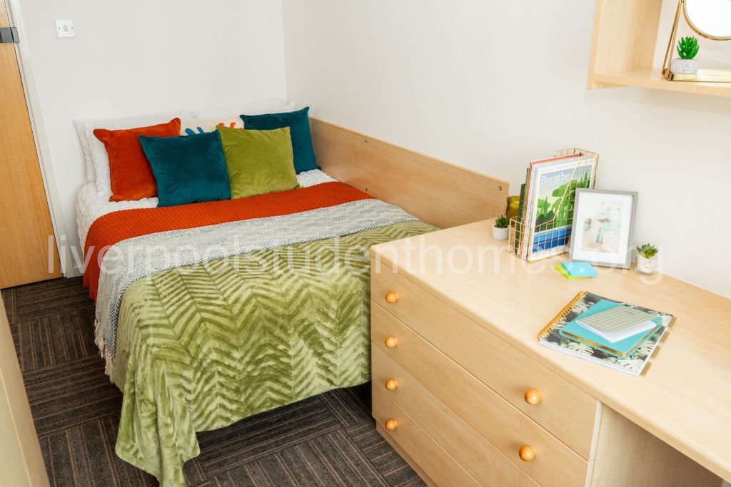 Room Shaw Street in Liverpool