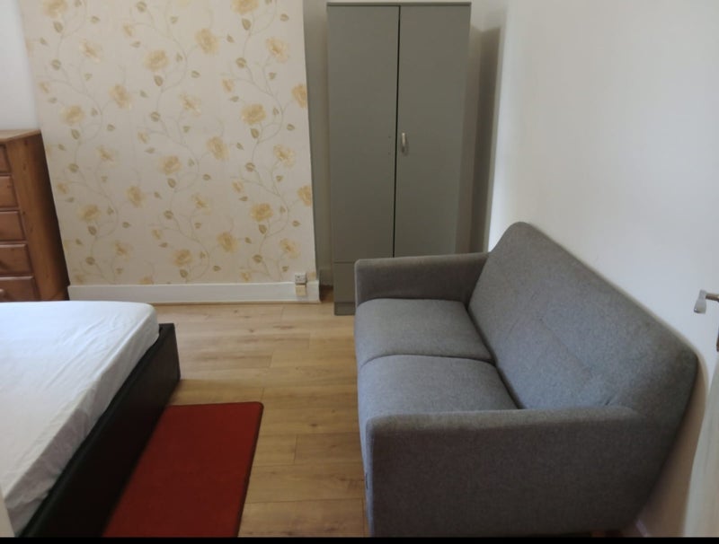 Room Balfour Road in Greater London