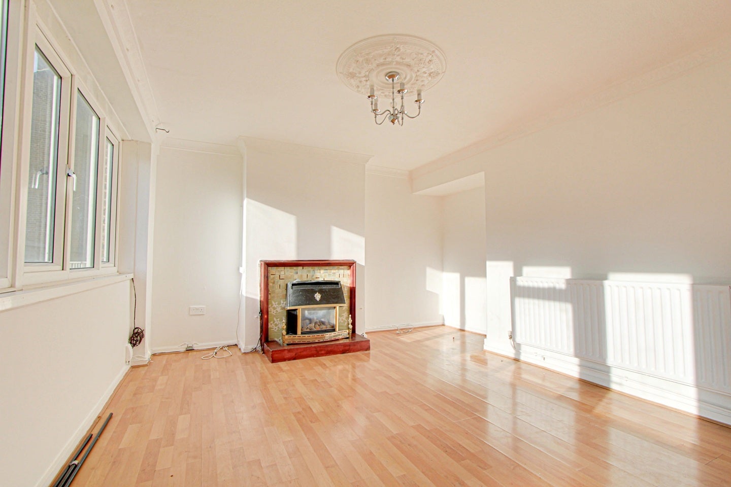 Flat Warminster Gardens in Greater London