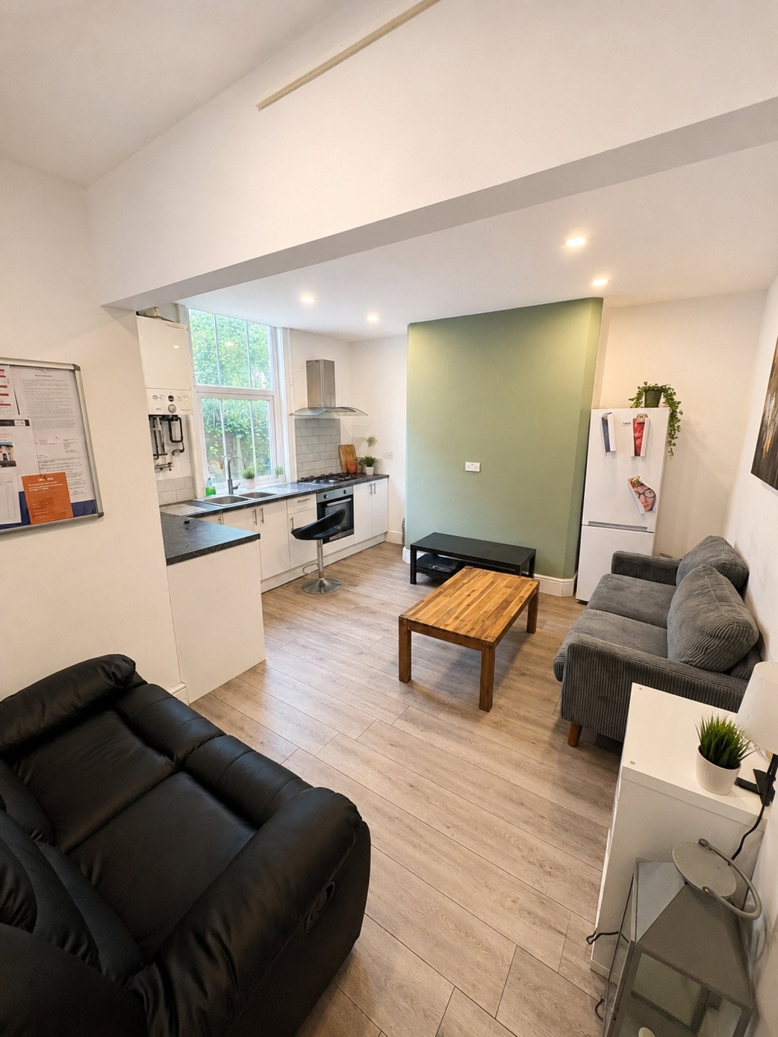 Room Annesley Grove in Nottingham