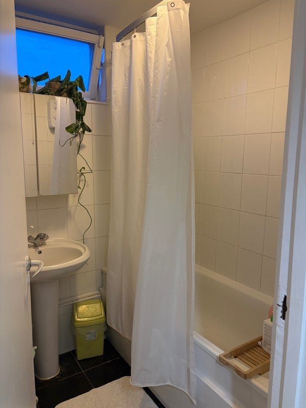 Room Burr Close in Greater London