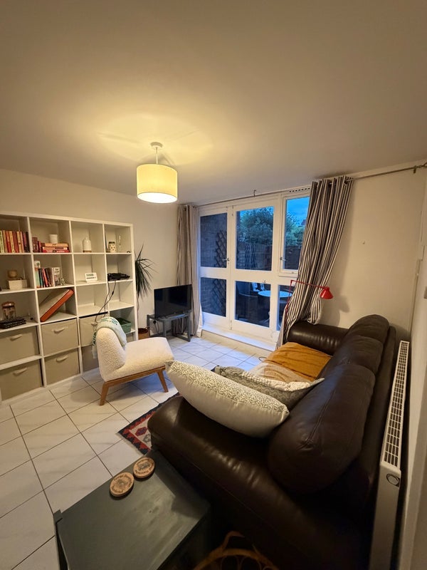 Room Burr Close in Greater London