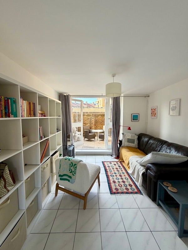 Room Burr Close in Greater London
