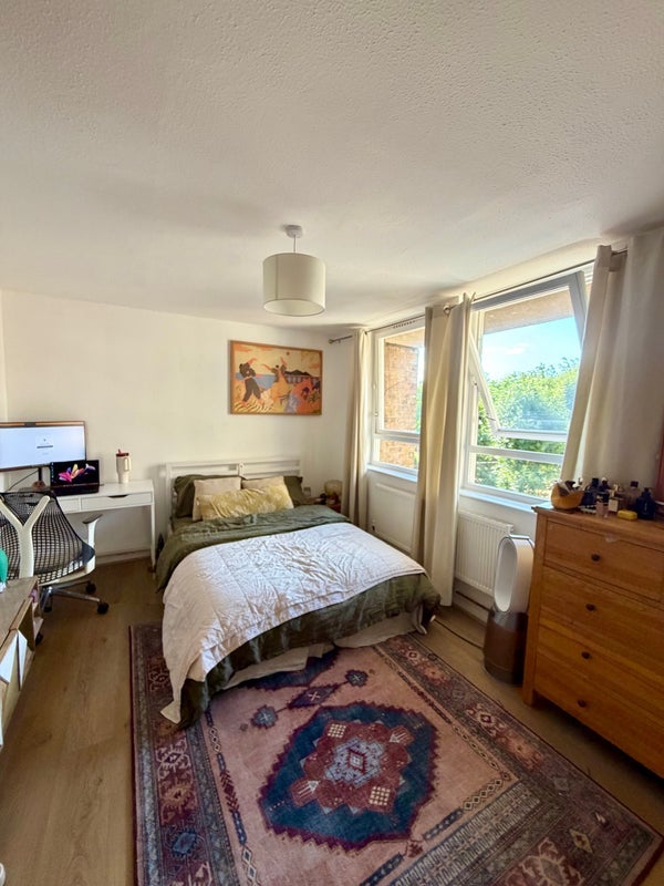 Room Burr Close in Greater London