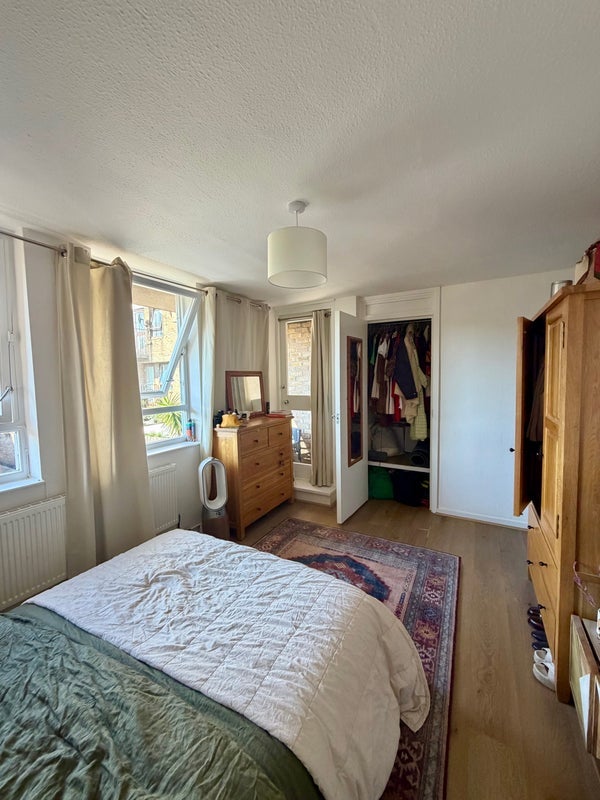 Room Burr Close in Greater London