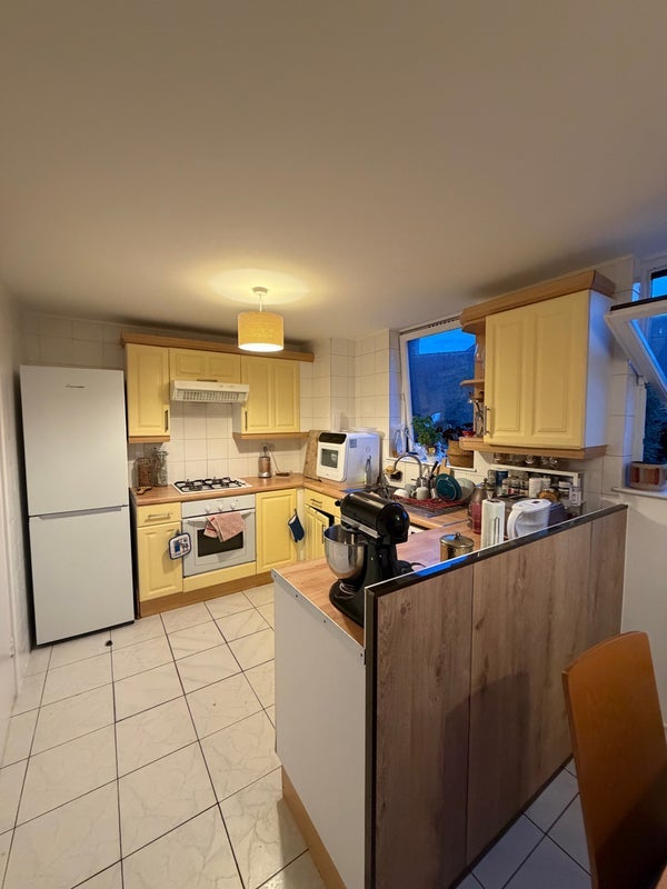 Room Burr Close in Greater London