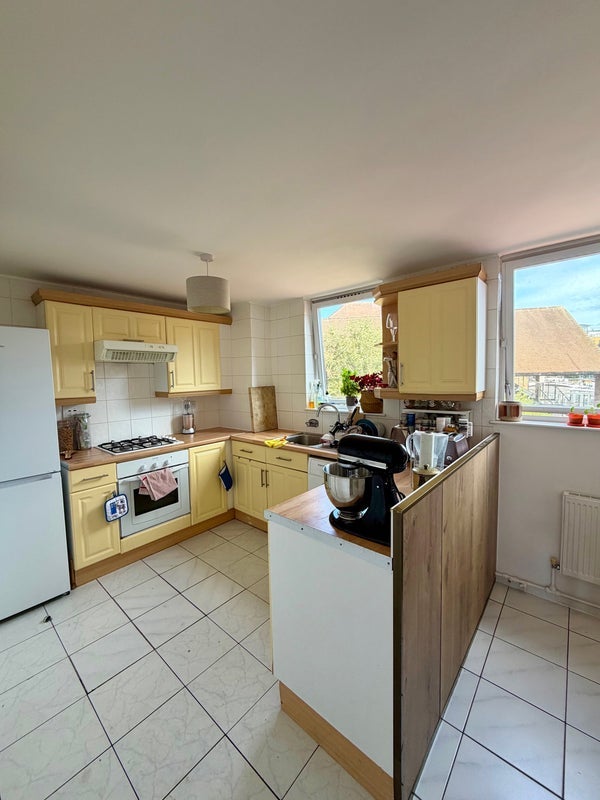 Room Burr Close in Greater London
