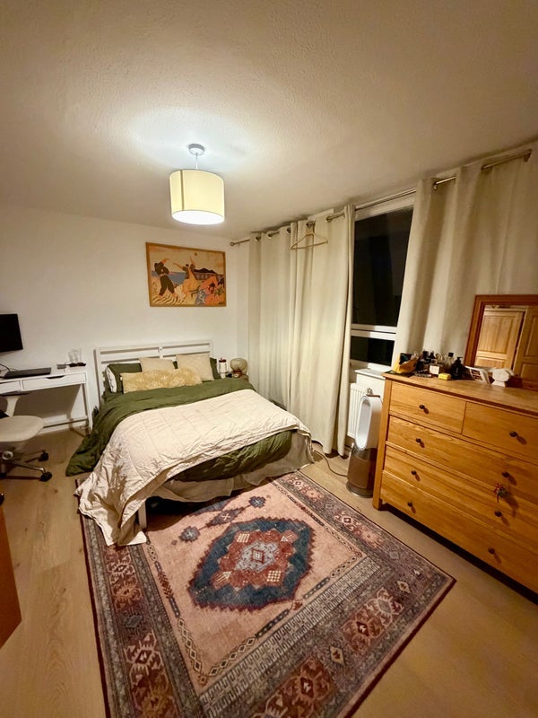 Room Burr Close in Greater London