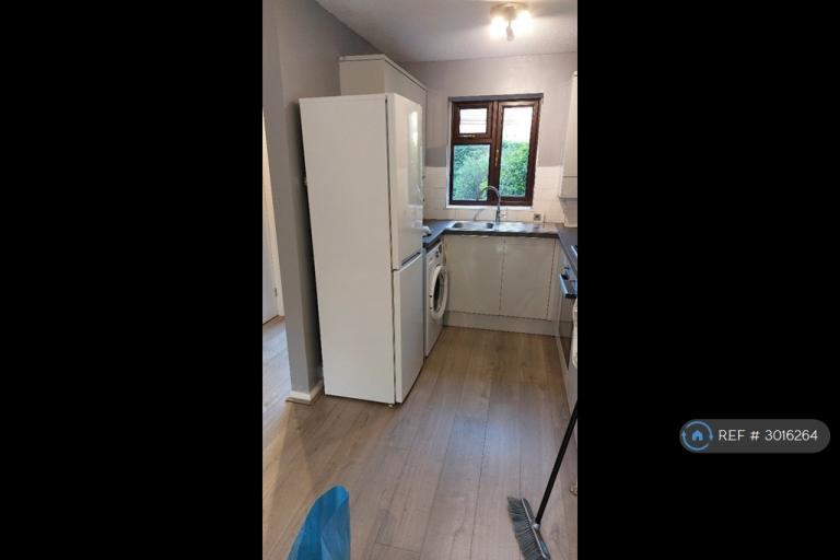 Flat Britten Close in Hertsmere