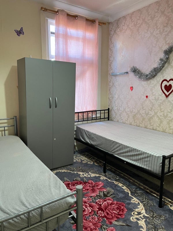 Room Byron Avenue in Greater London