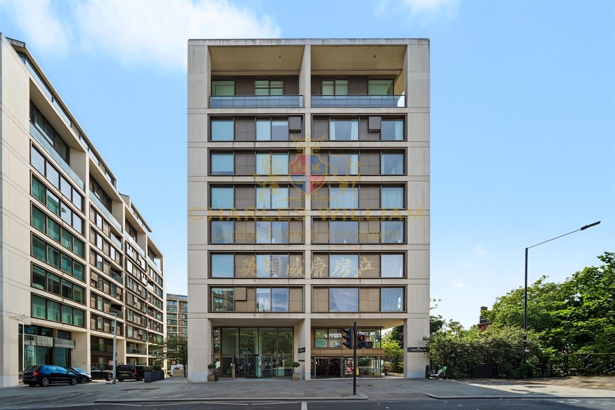 Flat Kensington High Street in Greater London