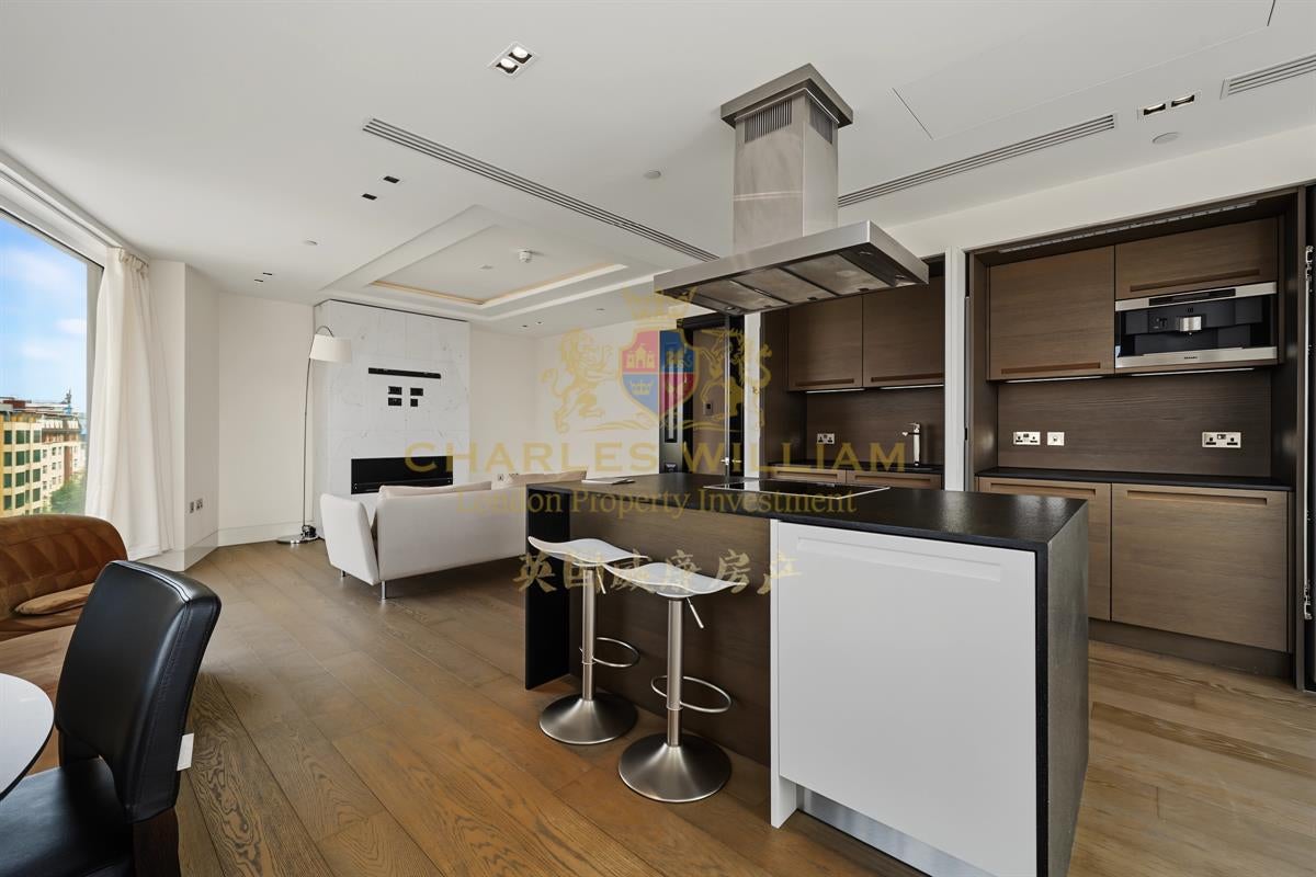 Flat Kensington High Street in Greater London