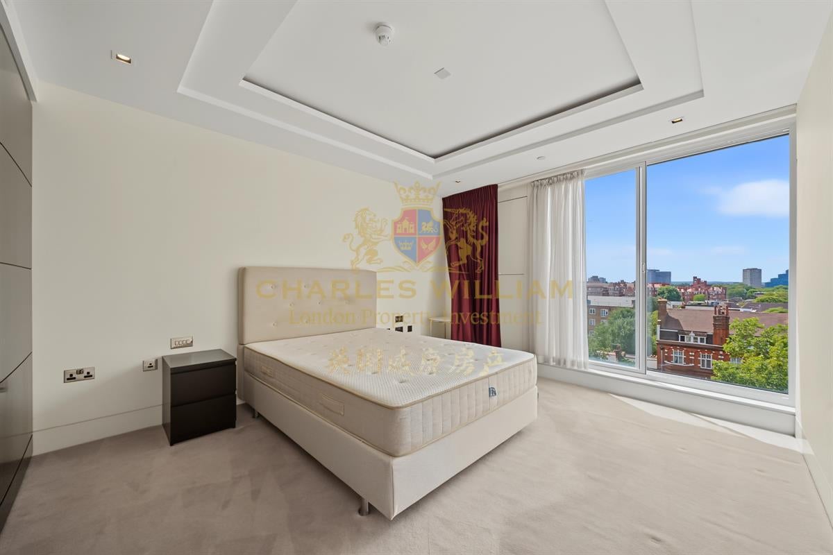 Flat Kensington High Street in Greater London