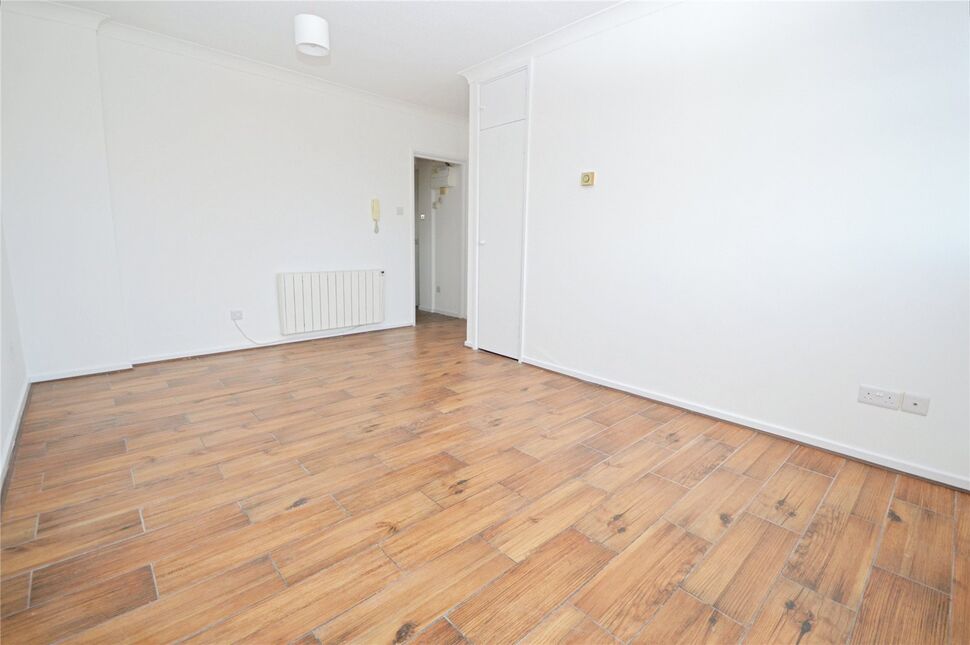 Flat Nelson Road in Greater London