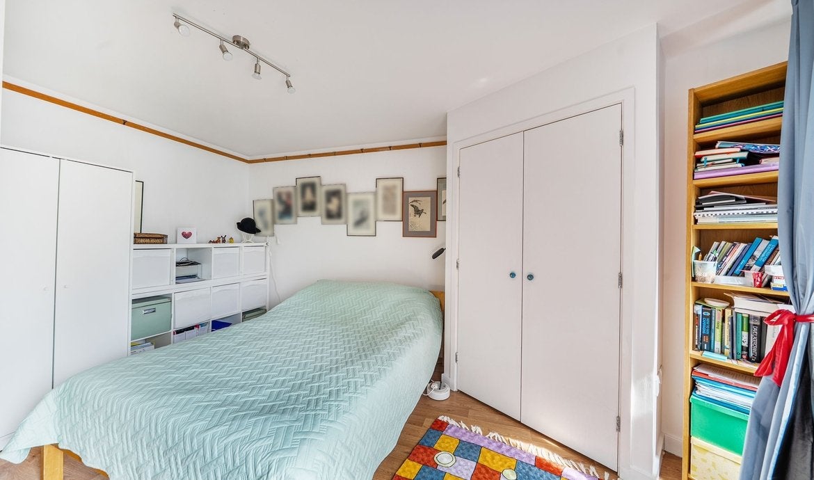 Flat Webber Street in Greater London