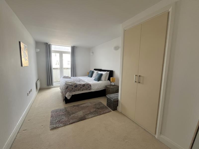 Flat Clarence Street in Borough of Spelthorne