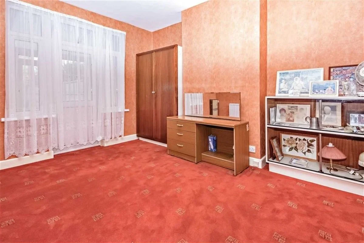 House Worton Gardens in Greater London