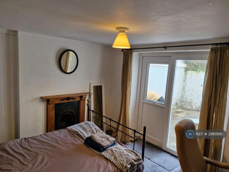 Room Wellington Terrace in Falmouth