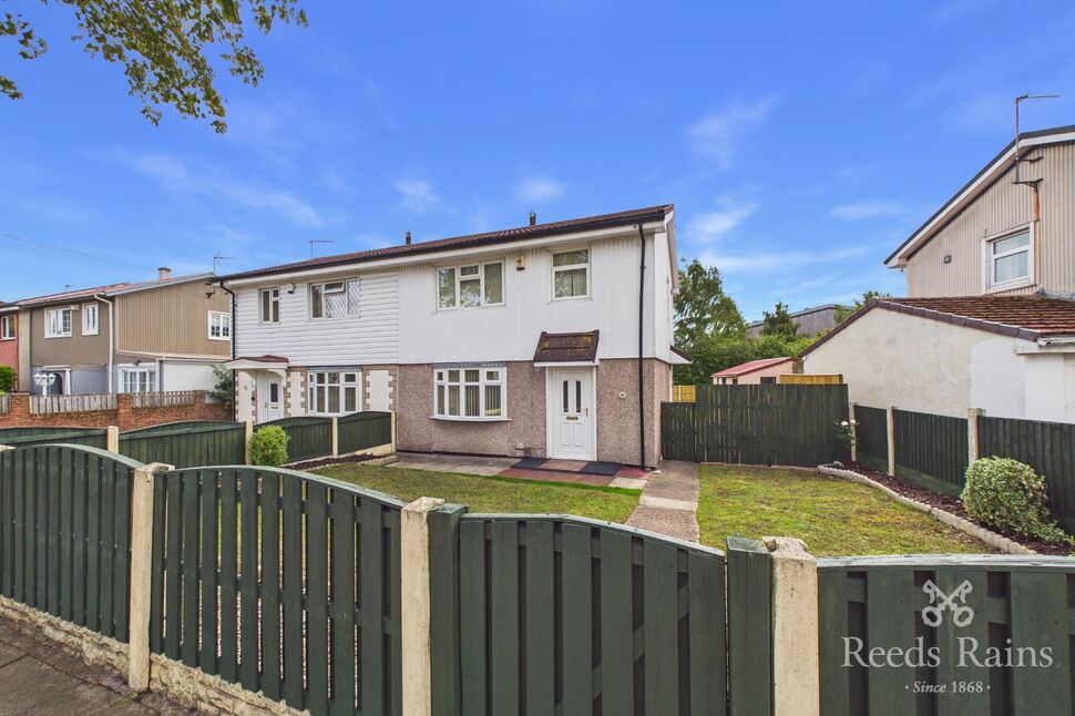 House Queen's Park Drive in Wakefield