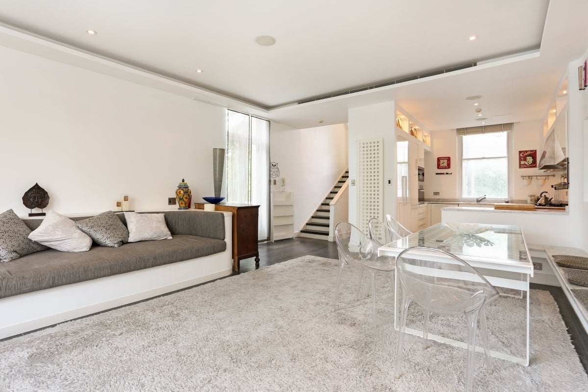 Flat Finborough Road in Greater London