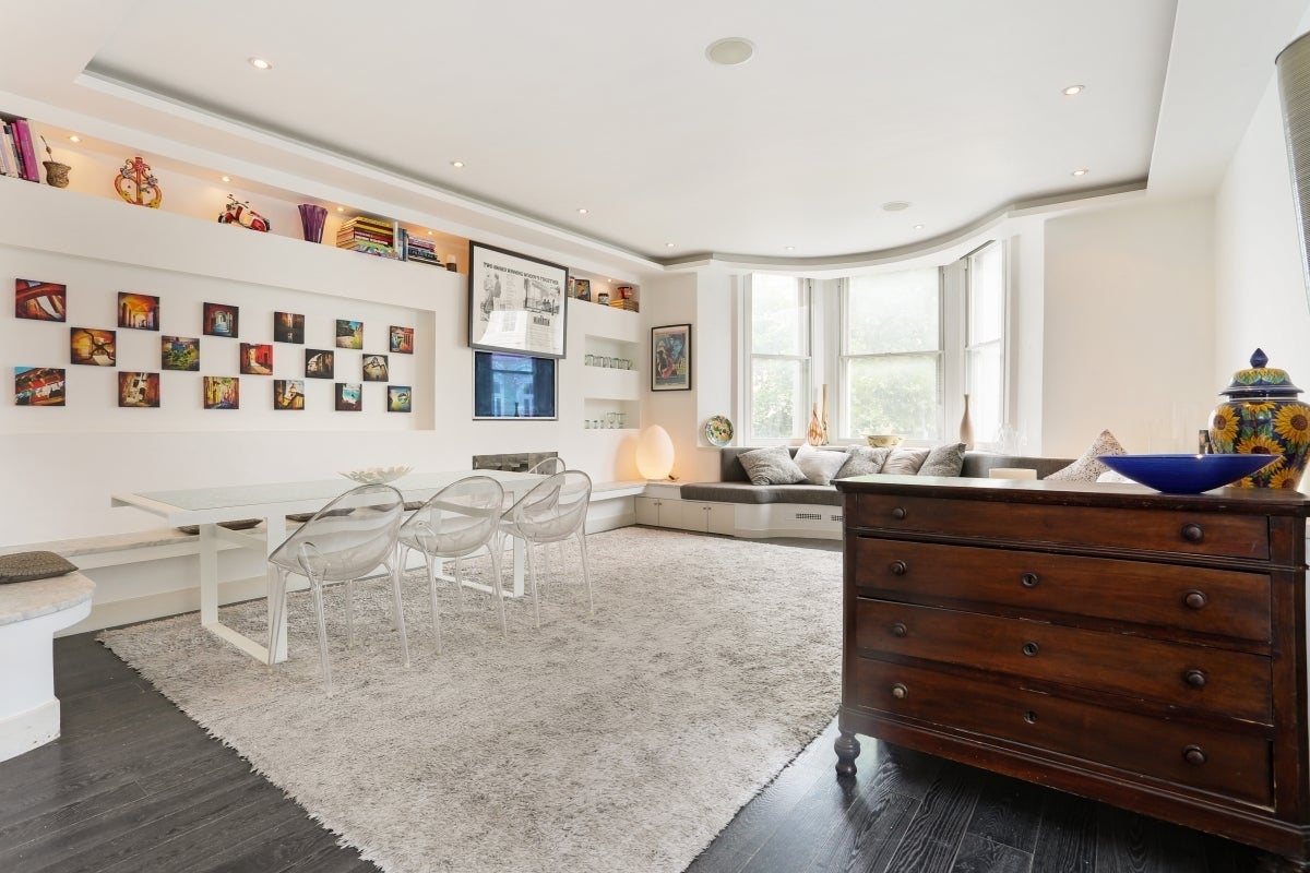 Flat Finborough Road in Greater London