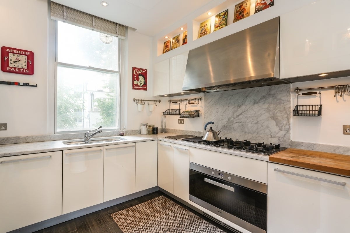 Flat Finborough Road in Greater London