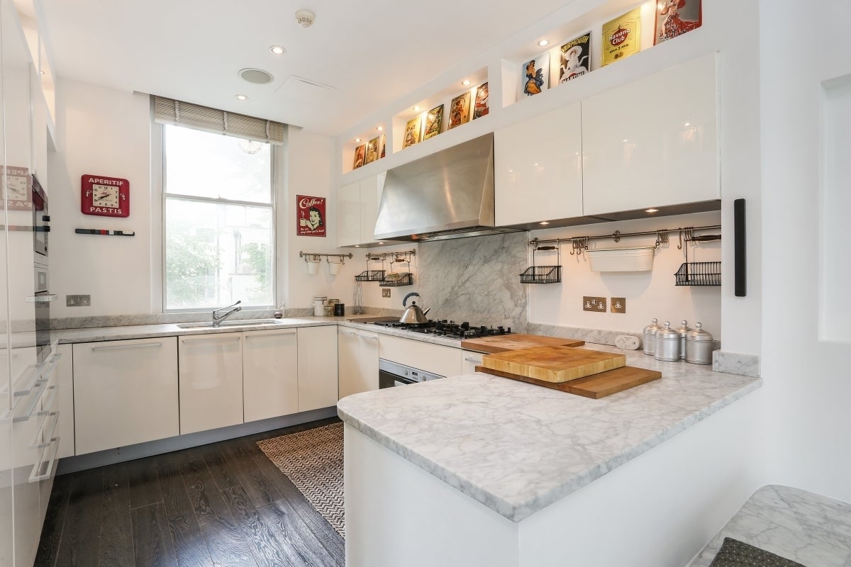 Flat Finborough Road in Greater London