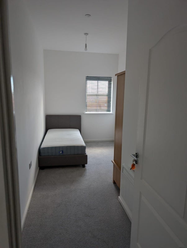 Room Sayers Way in Greater London