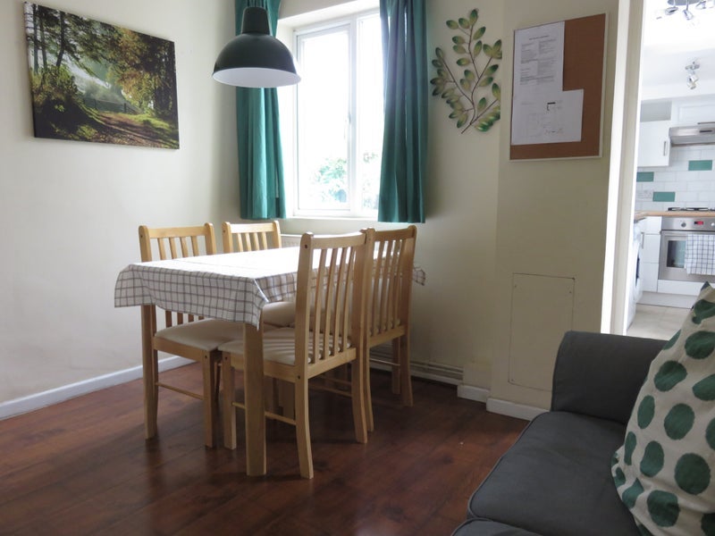 Room Millfield Avenue in Greater London