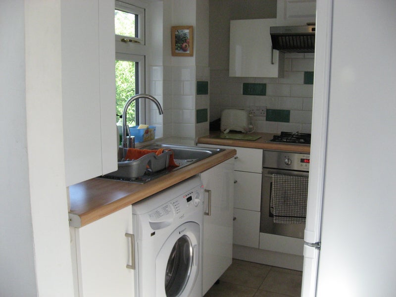 Room Millfield Avenue in Greater London