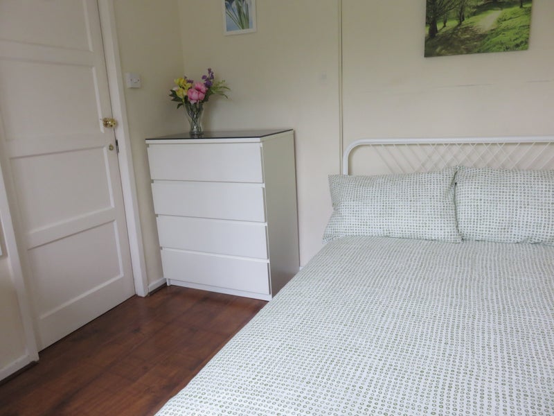Room Millfield Avenue in Greater London