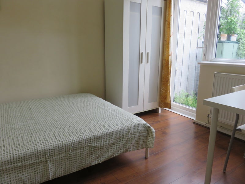 Room Millfield Avenue in Greater London