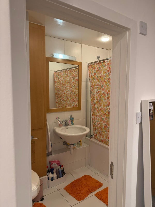 Room West Tenter Street in Greater London