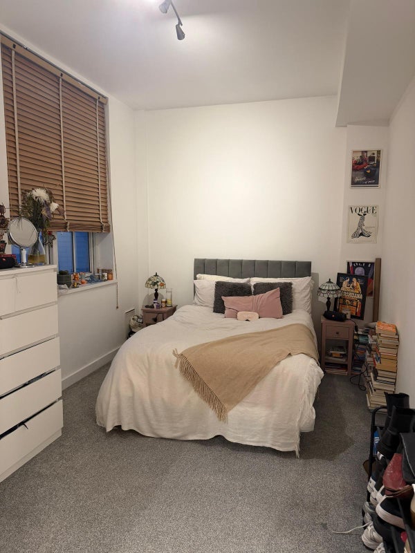 Room West Tenter Street in Greater London