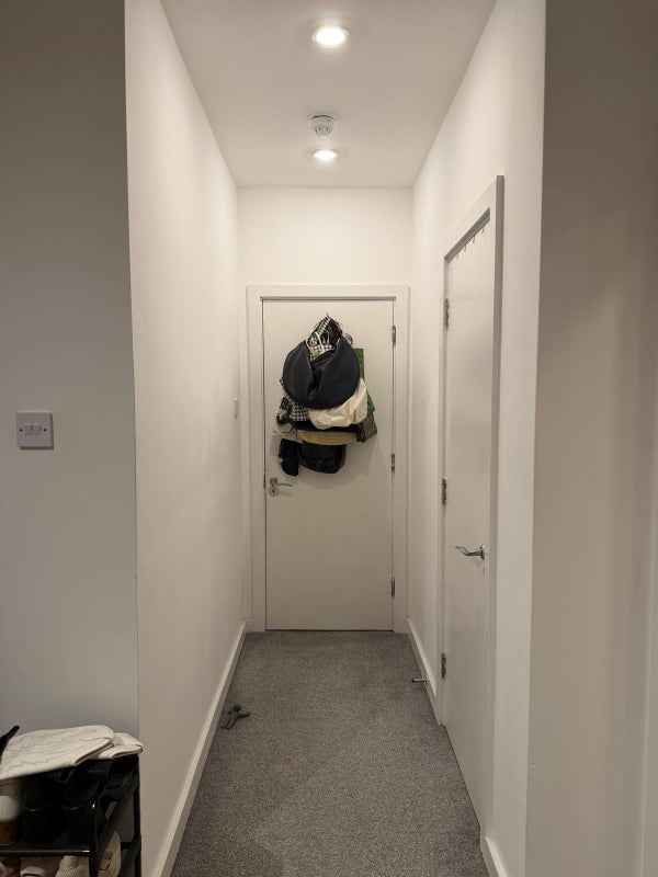 Room West Tenter Street in Greater London
