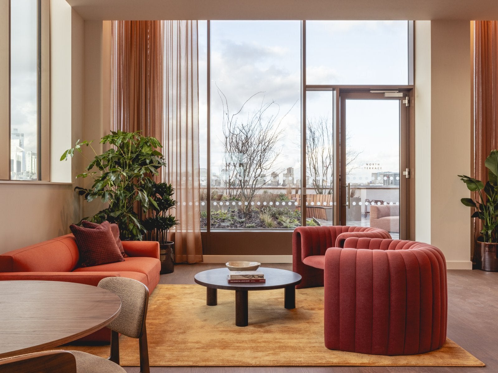 Flat Drummond Road in Greater London