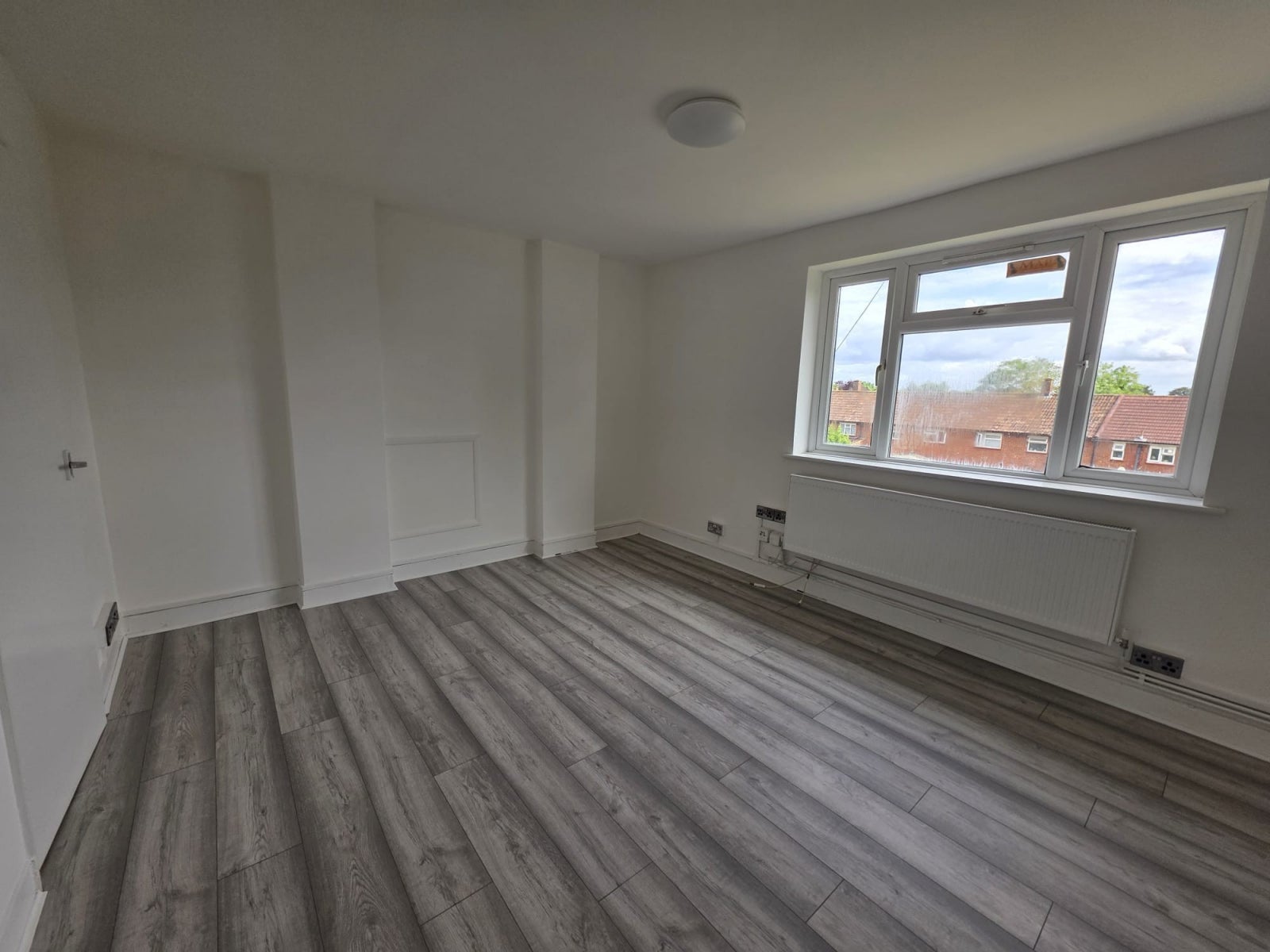 Flat Brabazon Road in Greater London