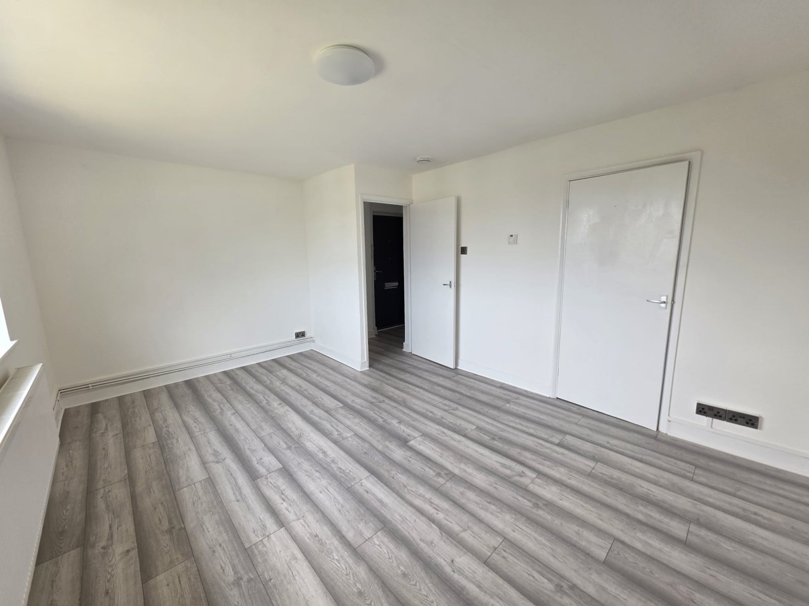 Flat Brabazon Road in Greater London