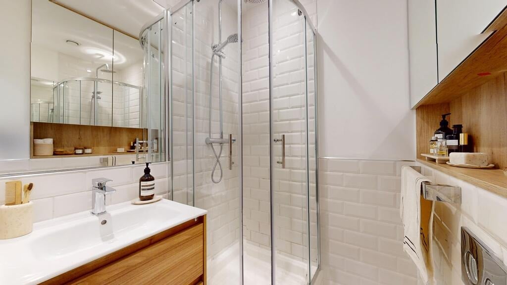 Flat Draycott Avenue in Greater London