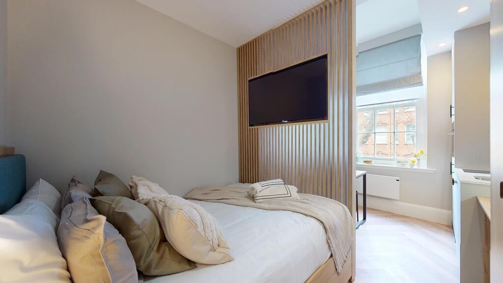 Flat Draycott Avenue in Greater London