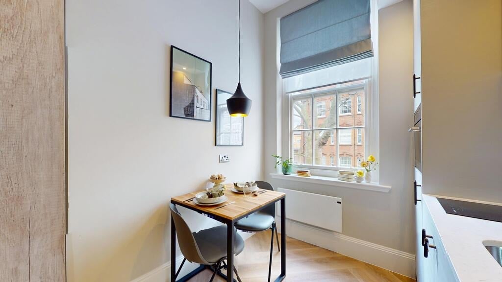 Flat Draycott Avenue in Greater London