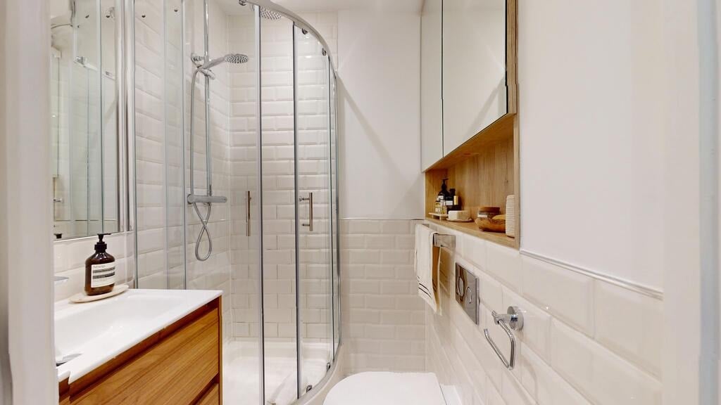 Flat Draycott Avenue in Greater London